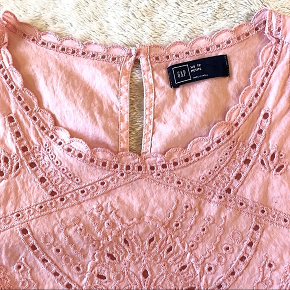 🥂Host Pick! GAP Petites Embroidered Pink Sleeveless Top XSP - Picture 2 of 6